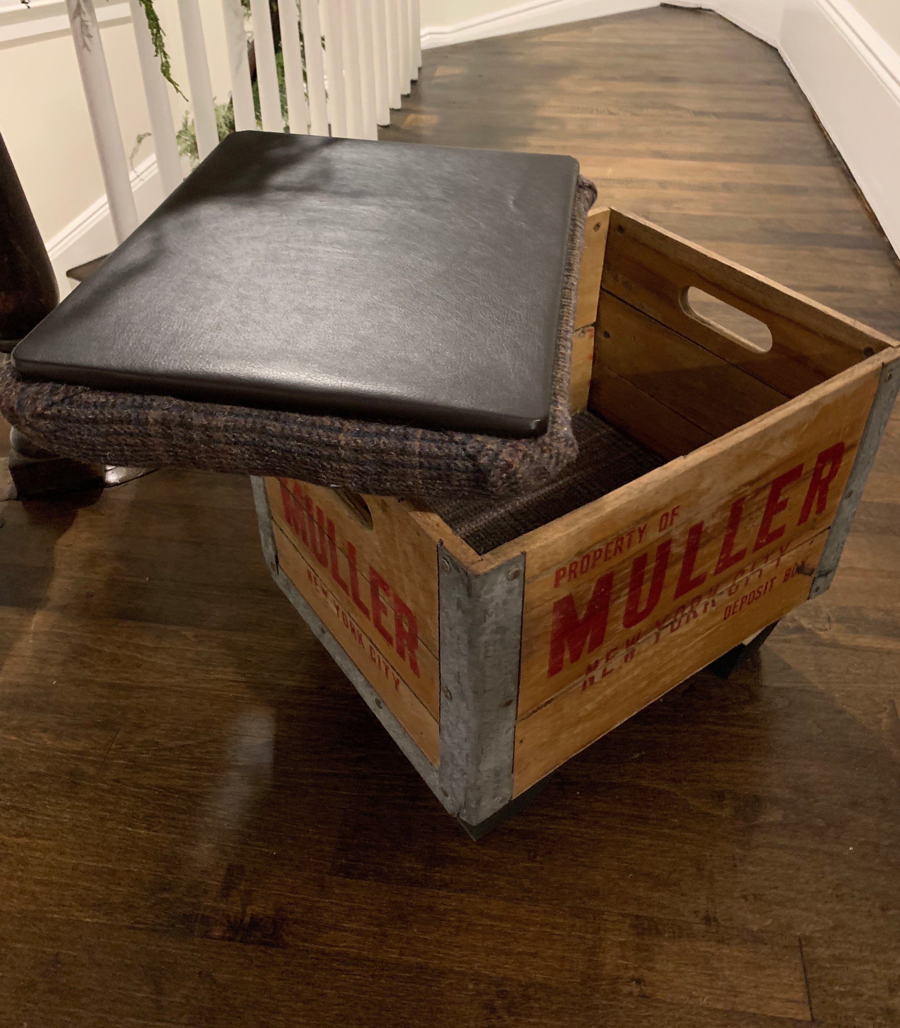 "MULLER" Storage Ottoman