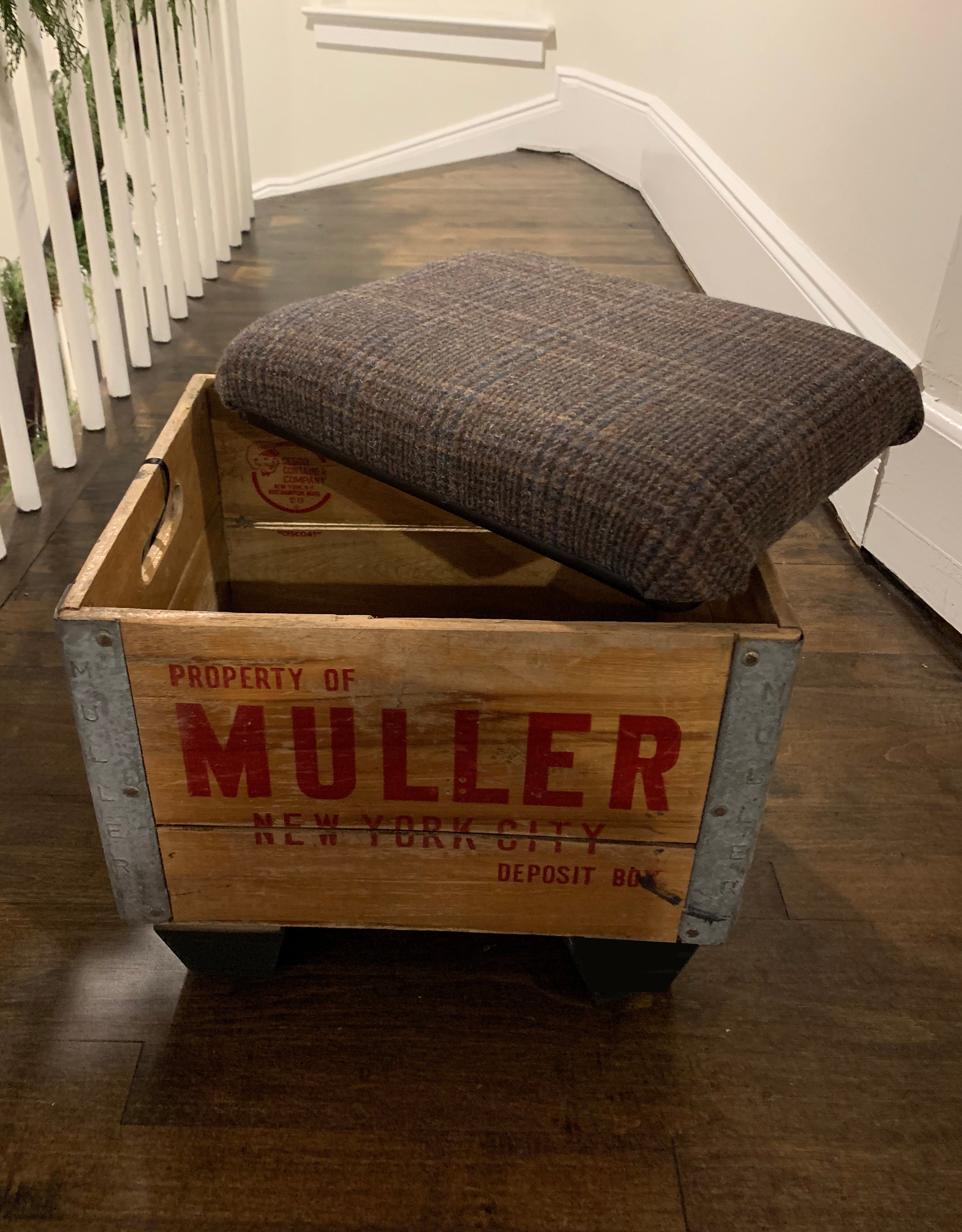 "MULLER" Storage Ottoman